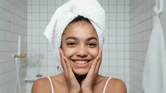 Hindustan Times – Dermatologist shares top 5 skincare tips to glow up before Christmas: Hydration, gentle exfoliation and more