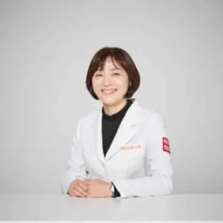 Inside the Aesthetic Mind: A Conversation with Dr. DongHye Suh